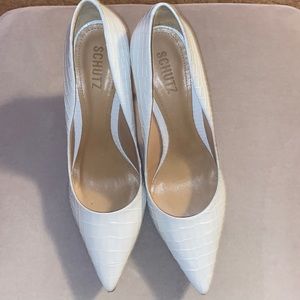 Schutz white snake skin pump